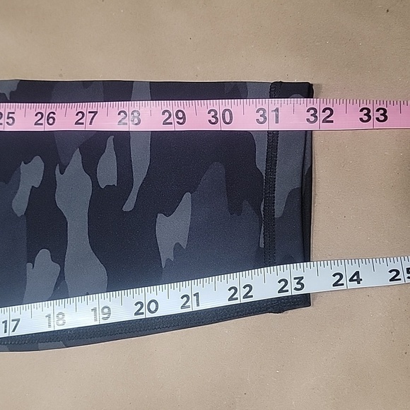 Sweaty Betty Size M Power 7/8 Legging Black & Gray Camo, Exc. Used Condition - Picture 6 of 9